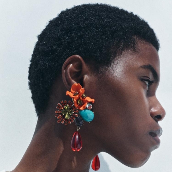 ZARA Jewel Beads Flower Earrings - Picture 3 of 13